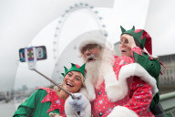 FEATURE - Samichlaus beglückt Passagiere im Londorner ÖV