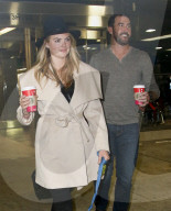 PEOPLE - Kate Upton's Hund muss mal 