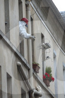 NEWS - Paris: Forensiker räumen die Wohnung der Selbstmord-Attentäter
