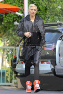 PEOPLE - Gwen Stefani in Burbank unterwegs