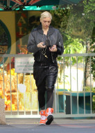 PEOPLE - Gwen Stefani in Burbank unterwegs