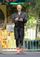 PEOPLE - Gwen Stefani in Burbank unterwegs