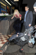 PEOPLE - Grossandrang: Wenn Lady Gaga in Camden Bier einkauft