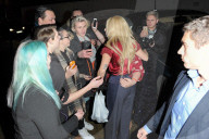 PEOPLE - Grossandrang: Wenn Lady Gaga in Camden Bier einkauft
