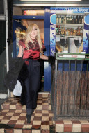 PEOPLE - Grossandrang: Wenn Lady Gaga in Camden Bier einkauft