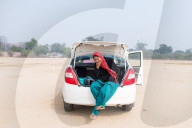 REPORTAGE - Pionierinnen: Frauen lernen Taxi-Chauffeuse in Indien