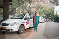 REPORTAGE - Pionierinnen: Frauen lernen Taxi-Chauffeuse in Indien