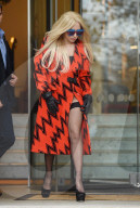 PEOPLE - Lady Gaga stylish in London unterwegs