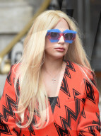 PEOPLE - Lady Gaga stylish in London unterwegs