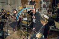 FEATURE - Das Royal Philharmonic Orchestra spielt auf alten Gas- und Stromzählern