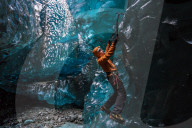 FEATURE - Island: Strahlend blaue Grotten des Vatnajökull Gletschers