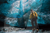 FEATURE - Island: Strahlend blaue Grotten des Vatnajökull Gletschers