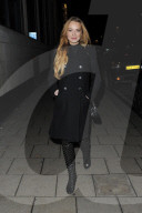 PEOPLE - Lindsay Lohan in London unterwegs