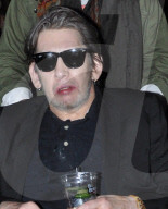 EXKLUSIV - Shane MacGowan im Rollstuhl an der U2 After Party 