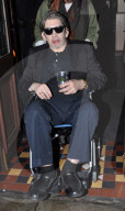 EXKLUSIV - Shane MacGowan im Rollstuhl an der U2 After Party 