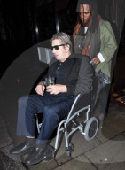 EXKLUSIV - Shane MacGowan im Rollstuhl an der U2 After Party 