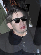EXKLUSIV - Shane MacGowan im Rollstuhl an der U2 After Party 