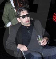 EXKLUSIV - Shane MacGowan im Rollstuhl an der U2 After Party 