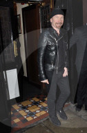 EXKLUSIV - Shane MacGowan im Rollstuhl an der U2 After Party 