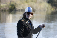 PEOPLE - Helge Schneider beim Stand-Up Paddling in Mülheim 