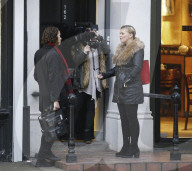 PEOPLE - Kerry Katona bei Dreharbeiten in London