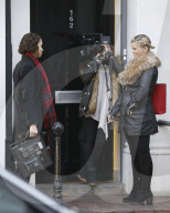 PEOPLE - Kerry Katona bei Dreharbeiten in London