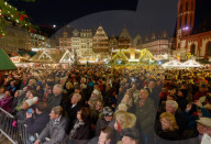 PEOPLE - Unser Schätzchen Francine Jordi eröffnet den Weihnachtsmarkt in Frankfurt