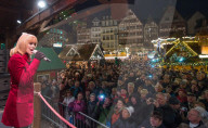 PEOPLE - Unser Schätzchen Francine Jordi eröffnet den Weihnachtsmarkt in Frankfurt