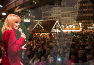PEOPLE - Unser Schätzchen Francine Jordi eröffnet den Weihnachtsmarkt in Frankfurt