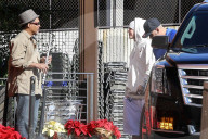 PEOPLE - Justin Bieber ganz in Weiss am Black Friday