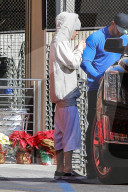 PEOPLE - Justin Bieber ganz in Weiss am Black Friday