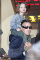 EXKLUSIV -  Megan Fox und Brian Austin Green gehen mit Noah ins Kino