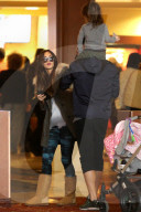 EXKLUSIV -  Megan Fox und Brian Austin Green gehen mit Noah ins Kino