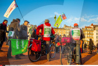 NEWS - Lyon: Menschenkette gegen den Klimawandel