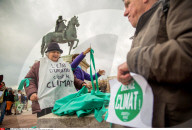 NEWS - Lyon: Menschenkette gegen den Klimawandel