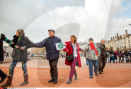 NEWS - Lyon: Menschenkette gegen den Klimawandel