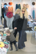PEOPLE - Rachel Zoe mit ihren 3 'Boys' unterwegs'
