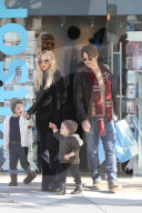 PEOPLE - Rachel Zoe mit ihren 3 'Boys' unterwegs'