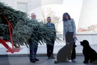 PEOPLE - Michelle Obama überwacht die Lieferung des Weihnachtsbaumes