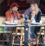 EXKLUSIV - Bob Geldof mit einer 'Mystery Blonde' in Chelsea