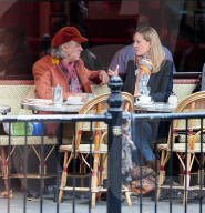 EXKLUSIV - Bob Geldof mit einer 'Mystery Blonde' in Chelsea