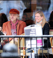 EXKLUSIV - Bob Geldof mit einer 'Mystery Blonde' in Chelsea
