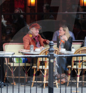 EXKLUSIV - Bob Geldof mit einer 'Mystery Blonde' in Chelsea