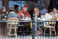 EXKLUSIV - Bob Geldof mit einer 'Mystery Blonde' in Chelsea