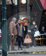 EXKLUSIV - Bob Geldof mit einer 'Mystery Blonde' in Chelsea