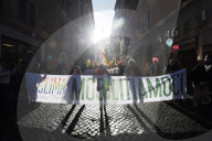 NEWS - Protestmarsch in Rom gegen den Klimagipfel