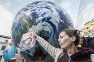 NEWS - Protestmarsch in Rom gegen den Klimagipfel