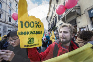 NEWS - Protestmarsch in Rom gegen den Klimagipfel