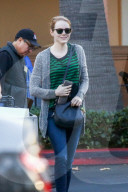 EXKLUSIV - Emma Stone kauft Blumen in Malibu