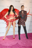 PEOPLE - Adriana Lima mit ihrem Victoria's Secret Engel bei Madame Tussauds 